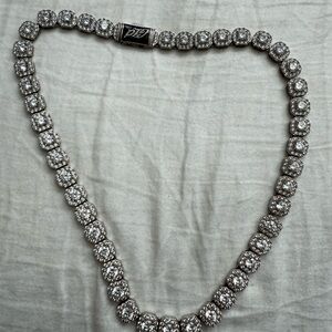Dazzling Silver Necklace with Crystal Accents